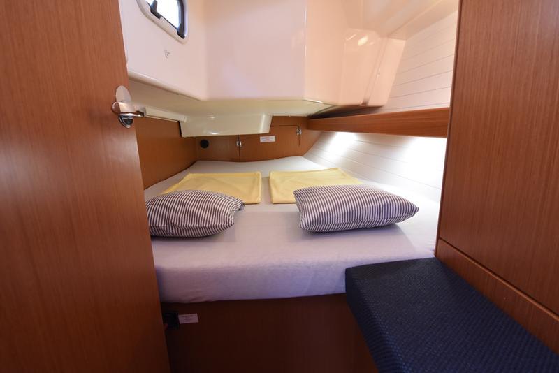 Book yachts online - sailboat - Bavaria Cruiser 34 - TALASSA - rent