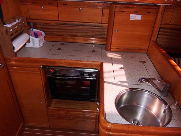 Book yachts online - sailboat - Bavaria 33 Cruiser - IDEFIX  - rent