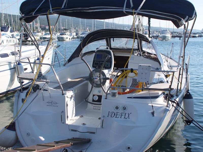 Book yachts online - sailboat - Bavaria 33 Cruiser - IDEFIX  - rent