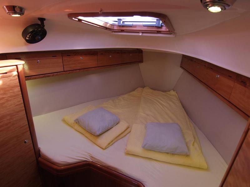Book yachts online - sailboat - Bavaria 33 Cruiser - IDEFIX  - rent