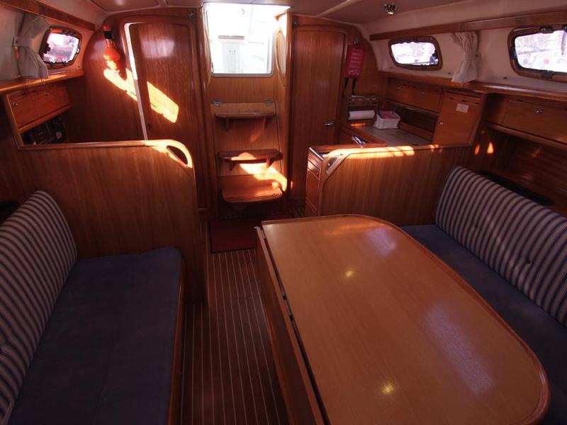 Book yachts online - sailboat - Bavaria 33 Cruiser - IDEFIX  - rent