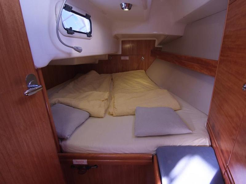 Book yachts online - sailboat - Bavaria 33 Cruiser - IDEFIX  - rent