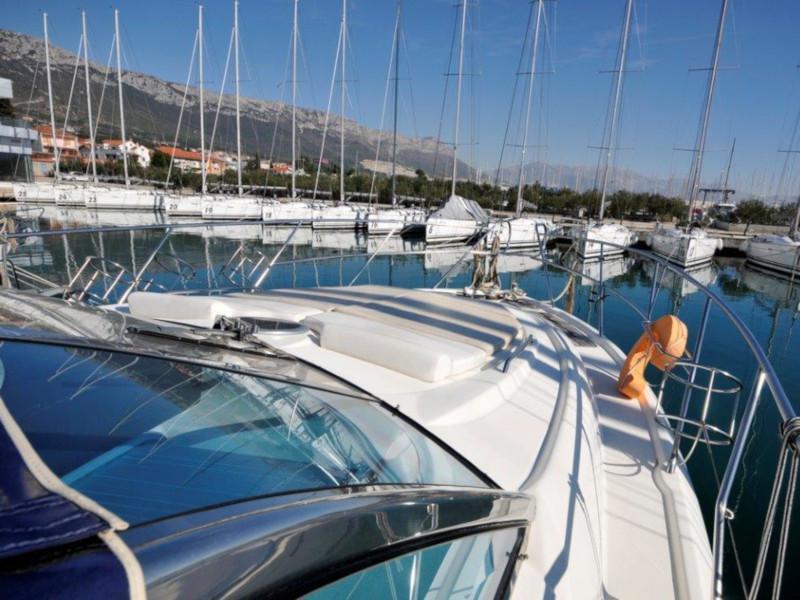 Book yachts online - motorboat - Cranchi 43 Fly - Chiara - rent