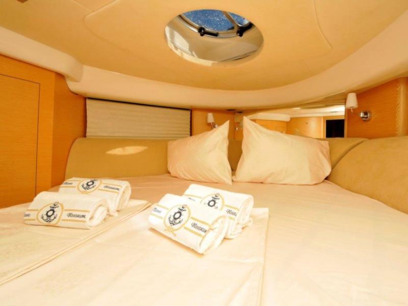 Book yachts online - motorboat - Cranchi 43 Fly - Chiara - rent