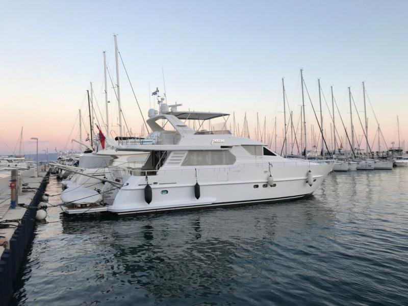 Book yachts online - motorboat - Moonen 65 - Petar - rent