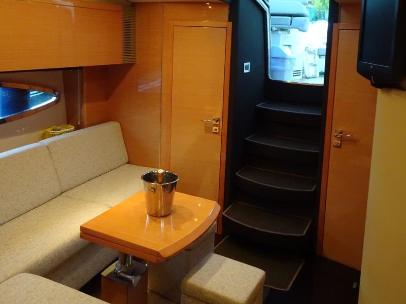 Book yachts online - motorboat - Azimut 50 - Blue Marina - rent