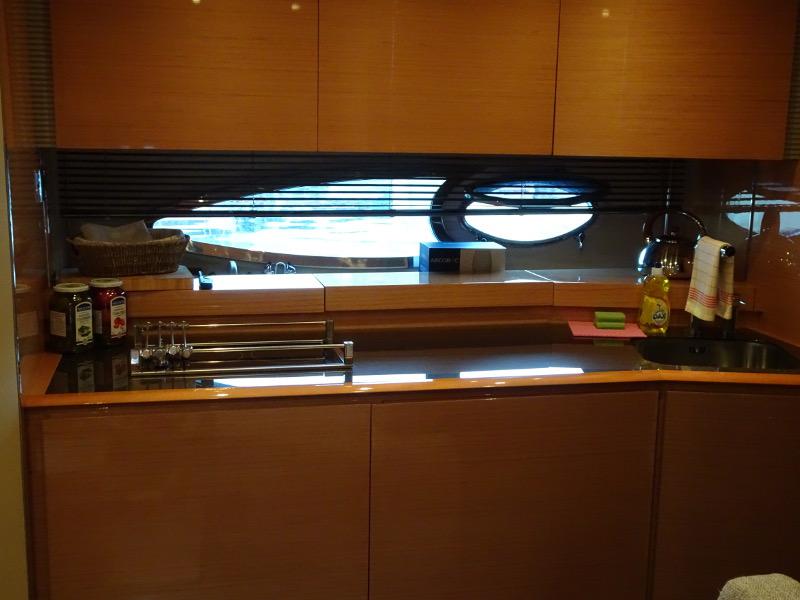 Book yachts online - motorboat - Azimut 50 - Blue Marina - rent