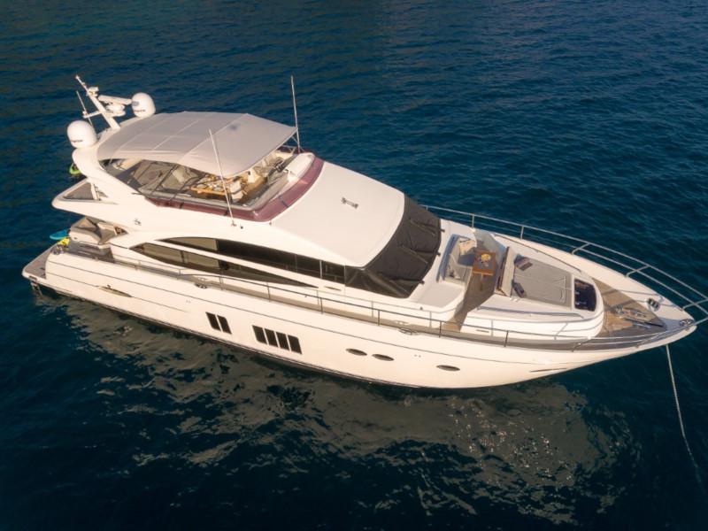 Book yachts online - motorboat - Princess 72 Fly - Champion - rent