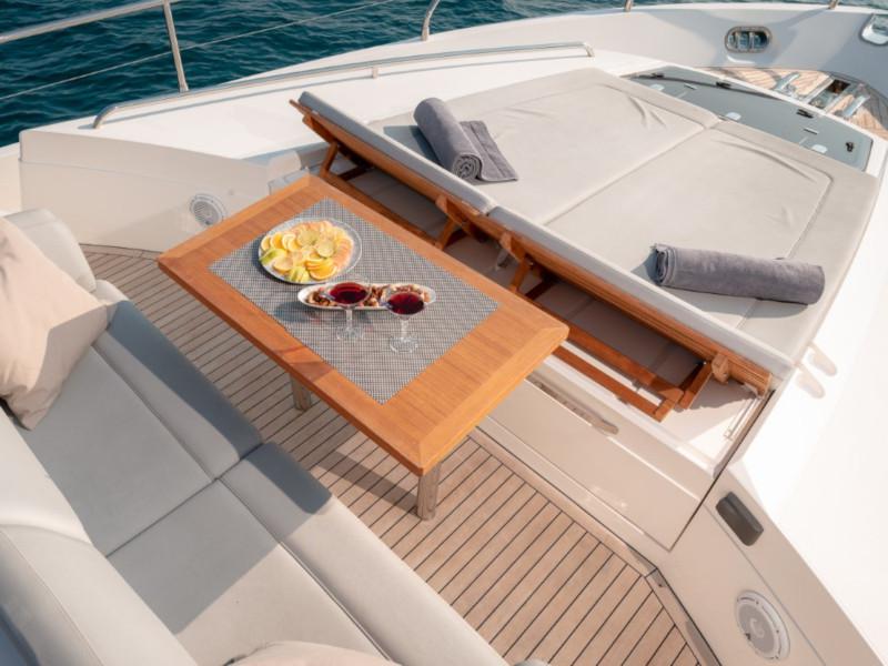 Book yachts online - motorboat - Princess 72 Fly - Champion - rent