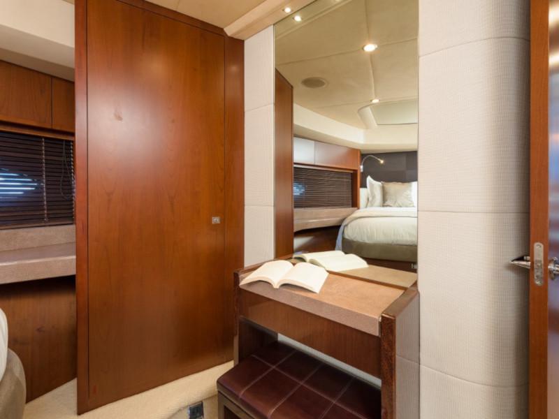 Book yachts online - motorboat - Princess 72 Fly - Champion - rent