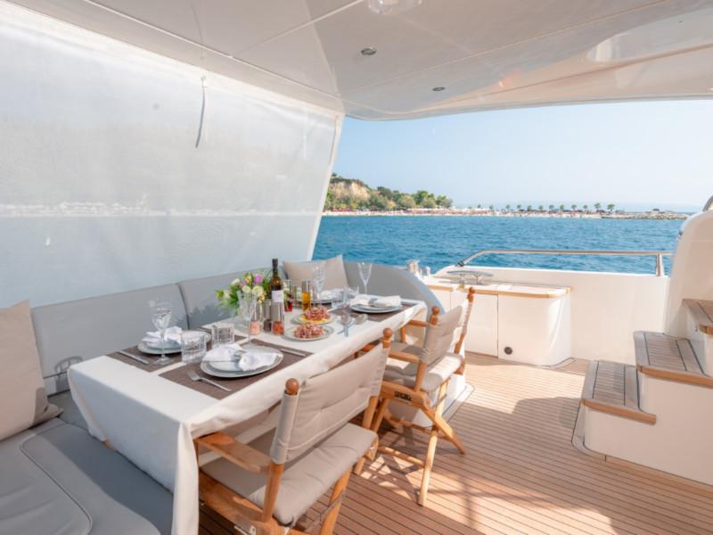 Book yachts online - motorboat - Princess 72 Fly - Champion - rent