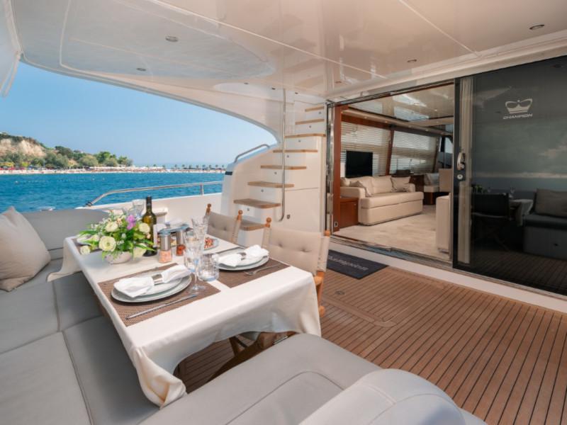 Book yachts online - motorboat - Princess 72 Fly - Champion - rent