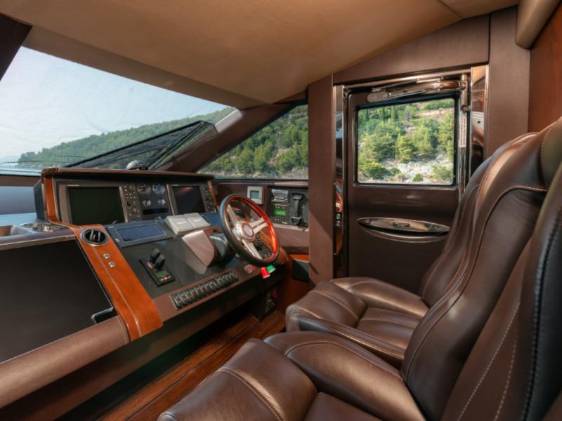 Book yachts online - motorboat - Princess 72 Fly - Champion - rent
