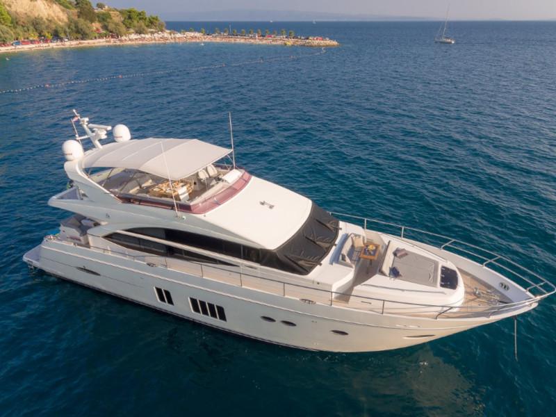 Book yachts online - motorboat - Princess 72 Fly - Champion - rent