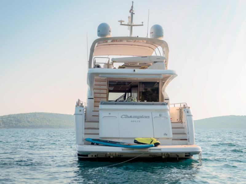 Book yachts online - motorboat - Princess 72 Fly - Champion - rent