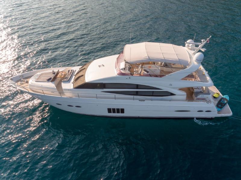 Book yachts online - motorboat - Princess 72 Fly - Champion - rent