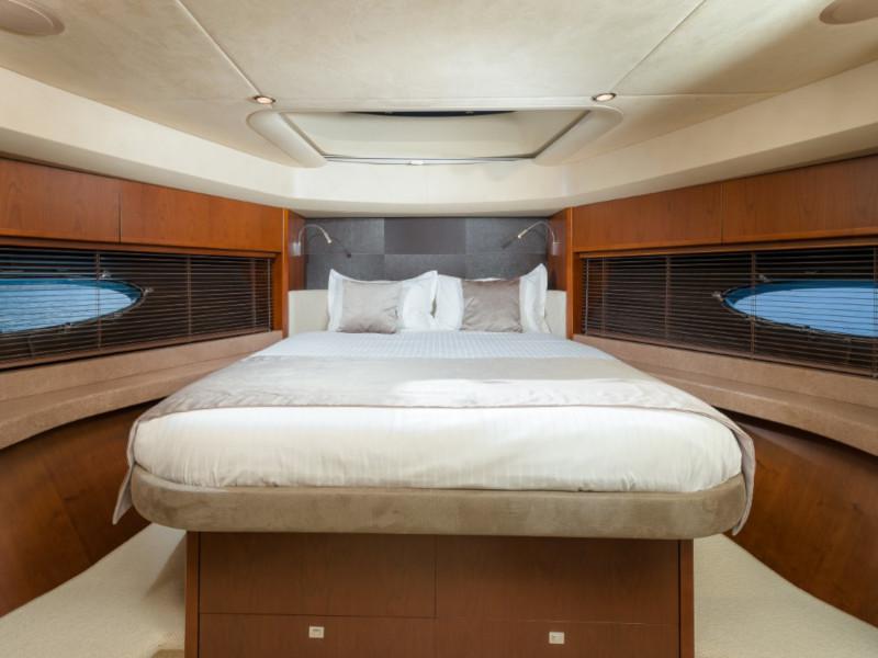 Book yachts online - motorboat - Princess 72 Fly - Champion - rent