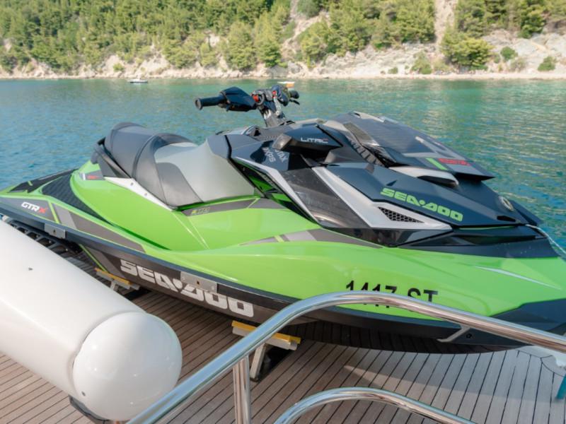 Book yachts online - motorboat - Princess 72 Fly - Champion - rent