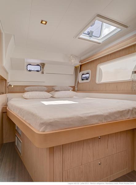 Book yachts online - catamaran - Lagoon 400 S2 - Esmeralda - rent