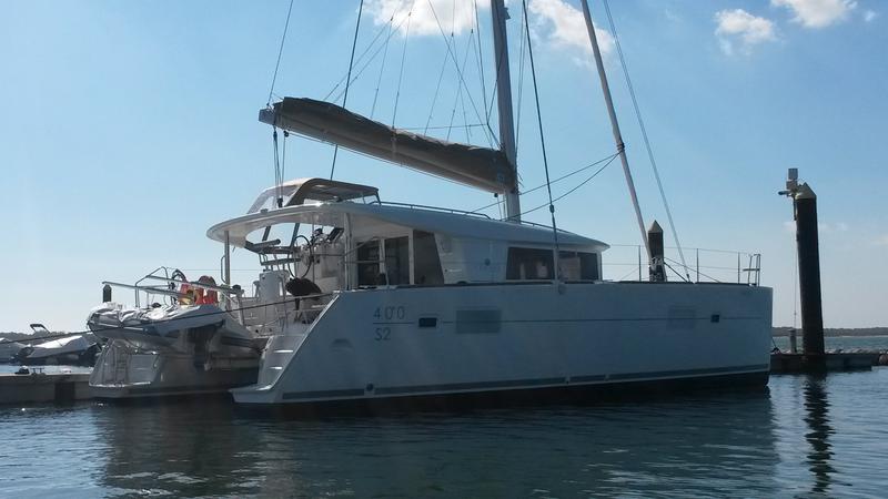 Book yachts online - catamaran - Lagoon 400 S2 - Esmeralda - rent