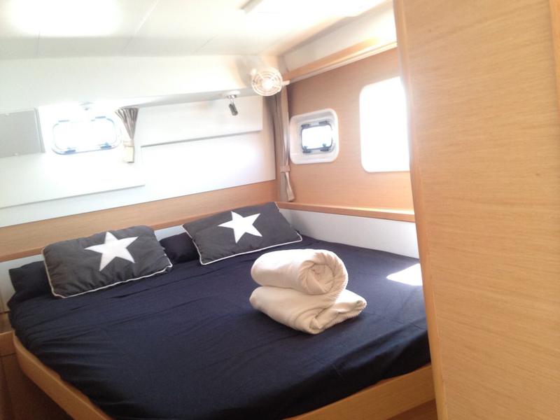 Book yachts online - catamaran - Lagoon 400 S2 - Esmeralda - rent