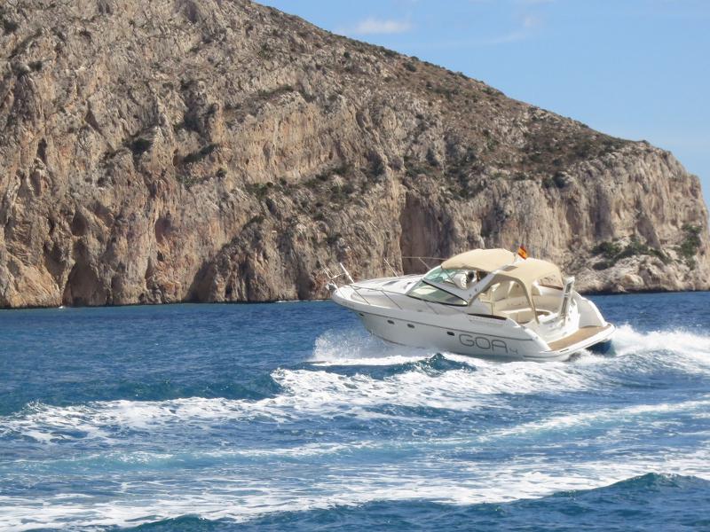 Book yachts online - motorboat - Prestige 34 - GOA 4 - rent