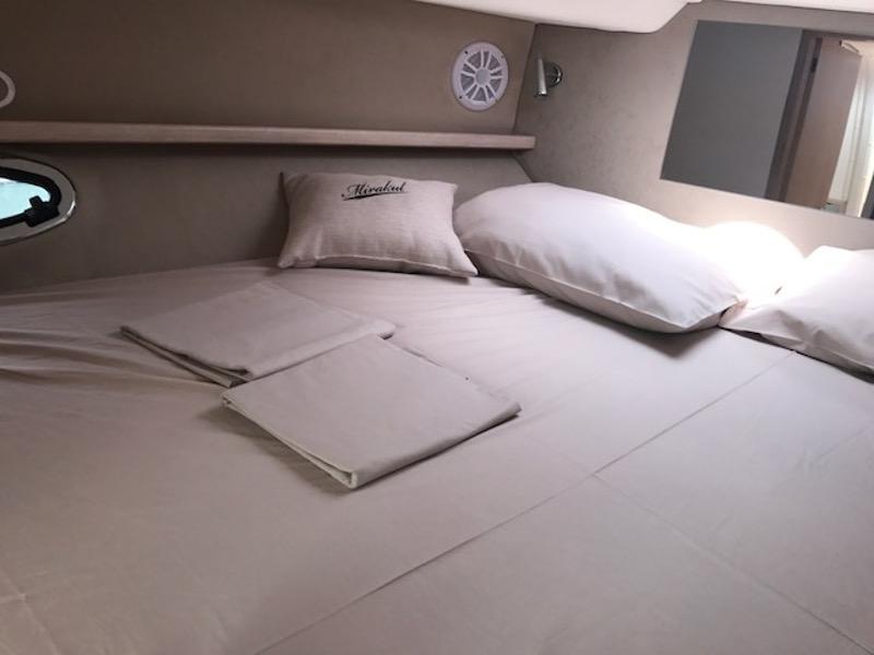 Book yachts online - motorboat - Mirakul 30 HT - Blowfish - rent