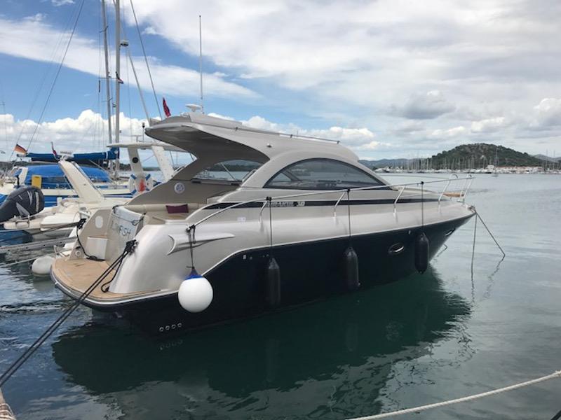Book yachts online - motorboat - Mirakul 30 HT - Blowfish - rent