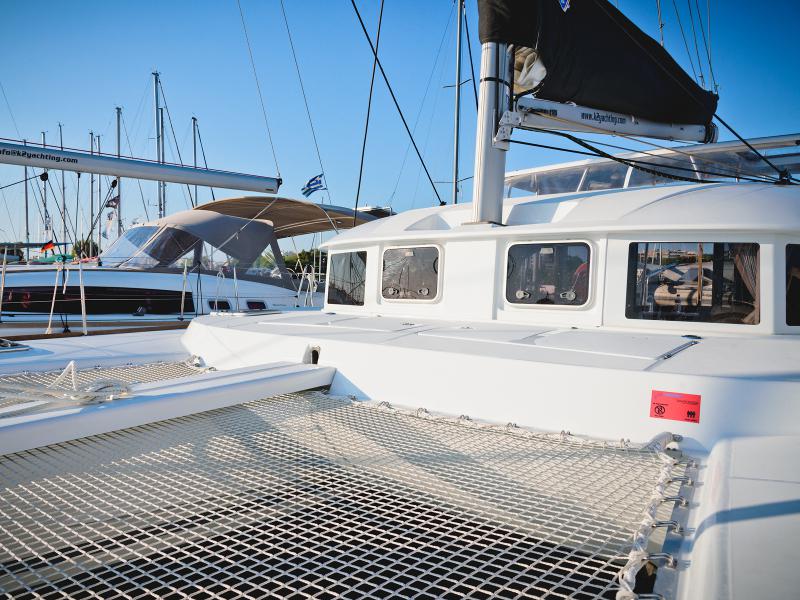 Book yachts online - catamaran - Lagoon 380 - Chrysa - rent