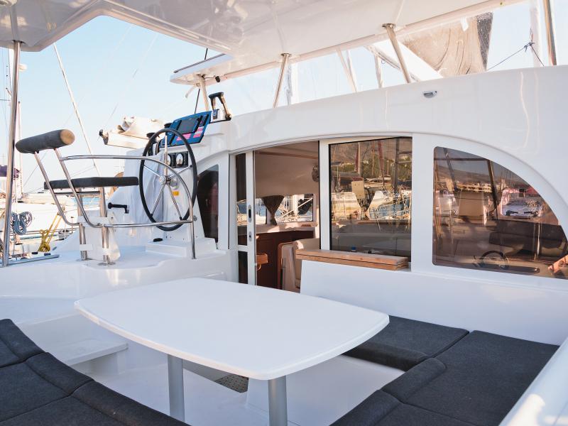 Book yachts online - catamaran - Lagoon 380 - Chrysa - rent