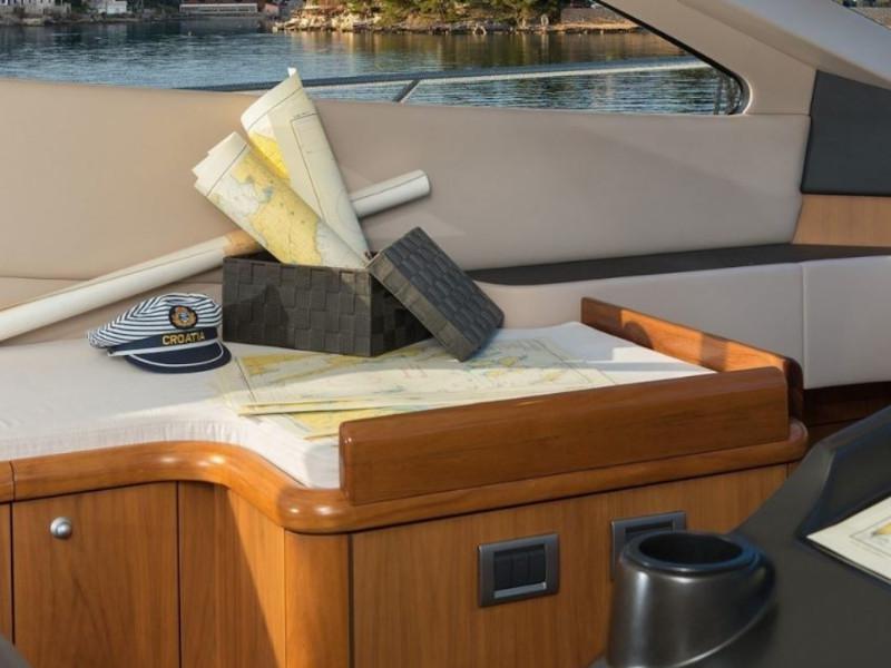 Book yachts online - motorboat - Predator 62 - Ena I - rent