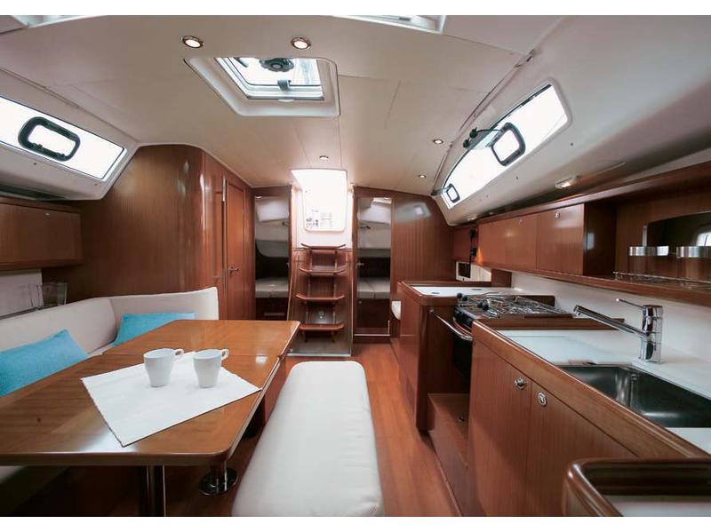 Book yachts online - sailboat - Oceanis 43 - Senza Veli - rent