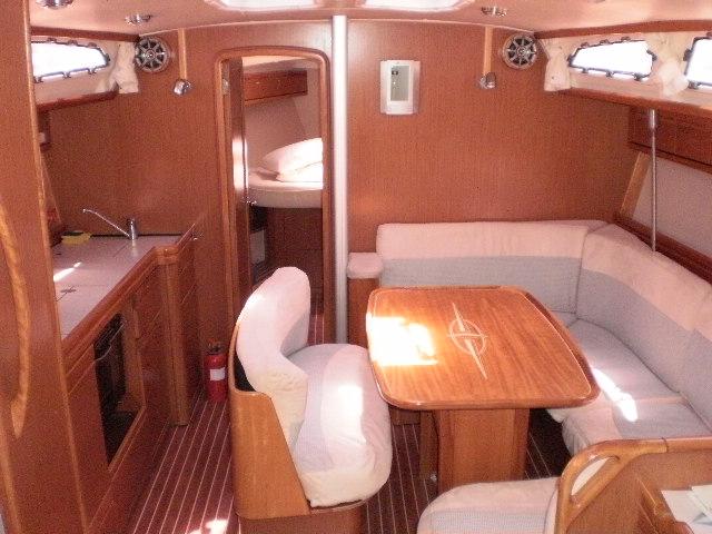 Book yachts online - sailboat - Bavaria 40 Cruiser - Santana can do - rent