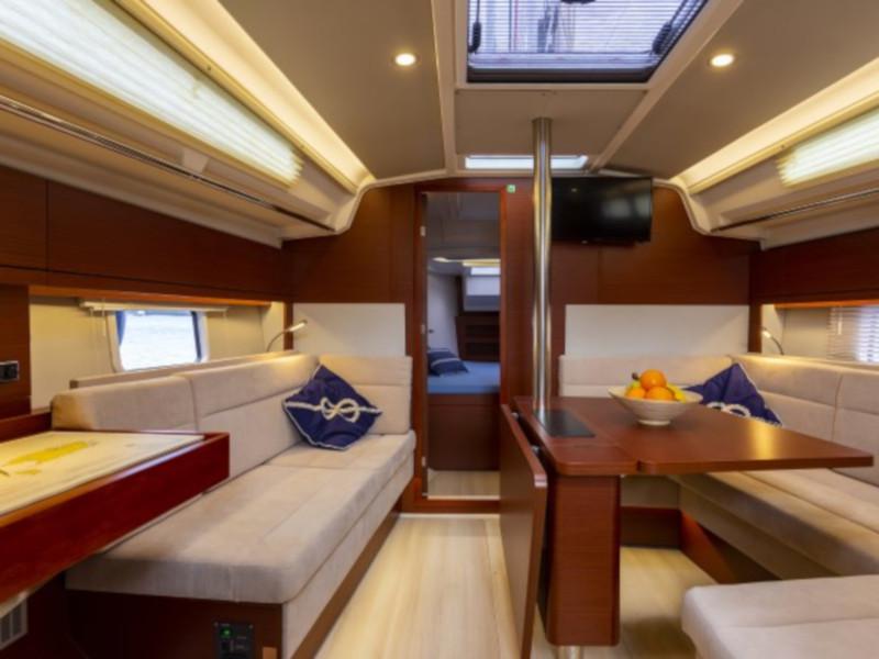 Book yachts online - sailboat - Hanse 388 - Tadeja - rent