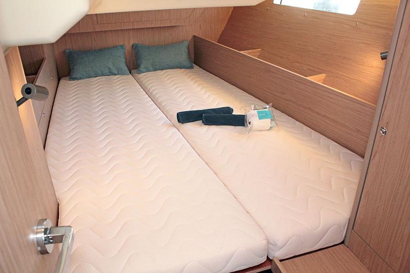 Book yachts online - sailboat - Oceanis 41.1 (2 Heads) - OASIS - rent