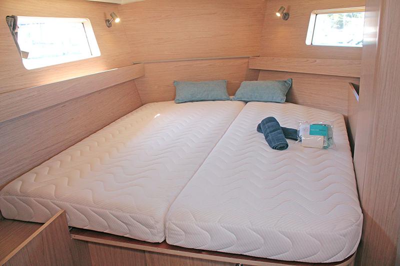 Book yachts online - sailboat - Oceanis 41.1 (2 Heads) - IBIZA - rent