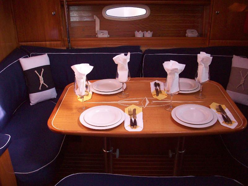 Book yachts online - sailboat - Bavaria 42 Cruiser - Galini - rent