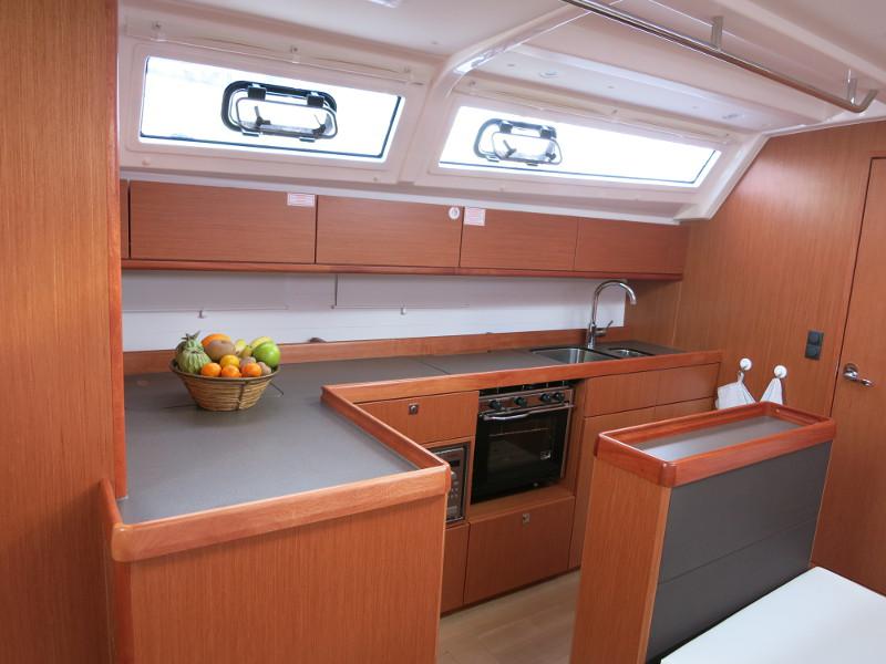Book yachts online - sailboat - Bavaria Cruiser 46 - Jochi - rent