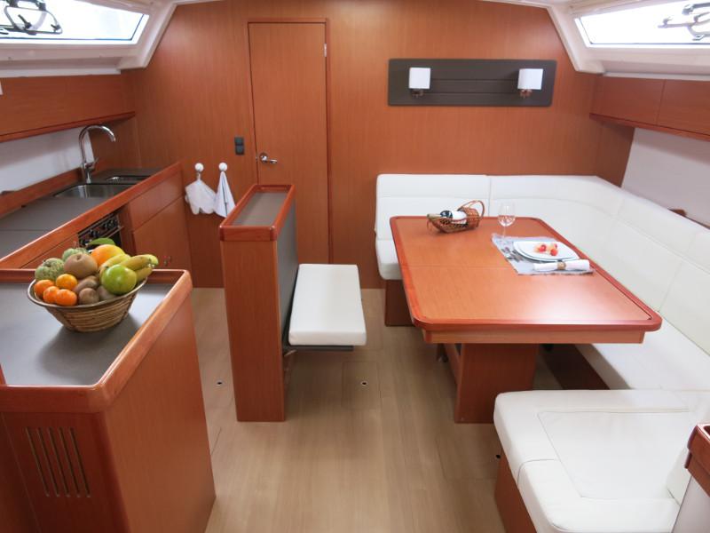 Book yachts online - sailboat - Bavaria Cruiser 46 - Jochi - rent