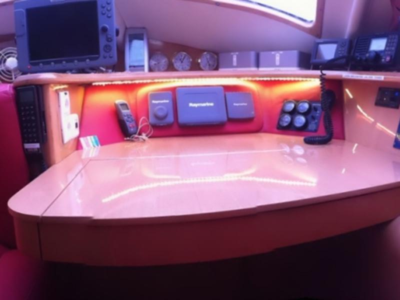 Book yachts online - catamaran - Privilege 45 - Laura - rent