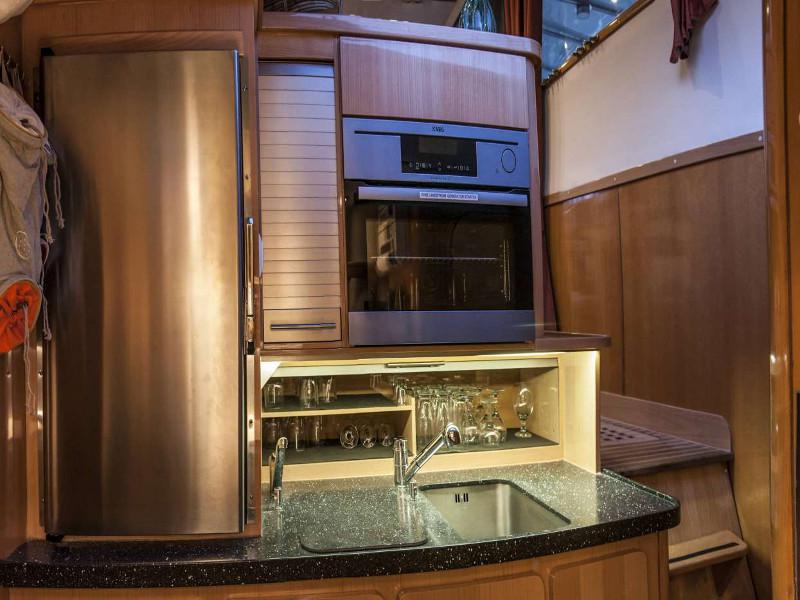 Book yachts online - catamaran - Privilege 45 - Laura - rent