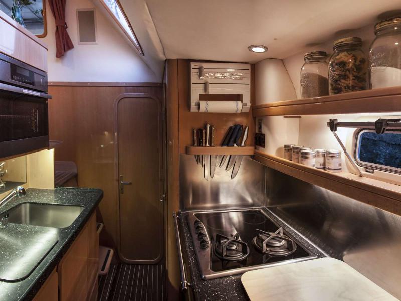 Book yachts online - catamaran - Privilege 45 - Laura - rent
