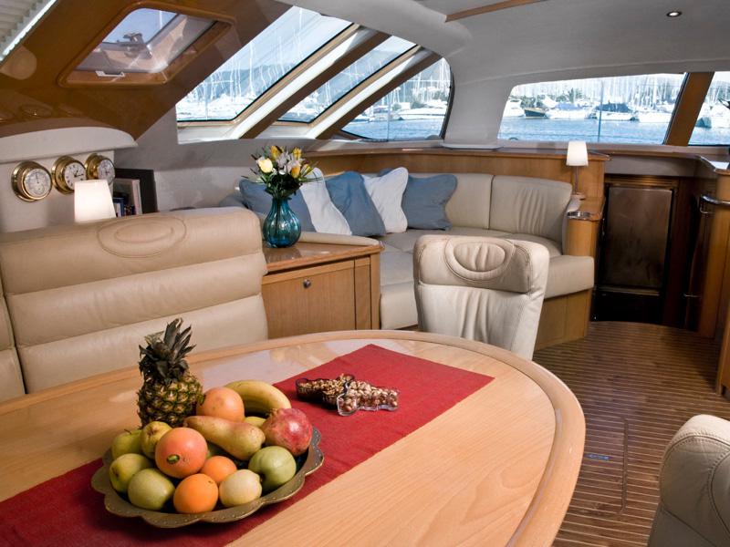 Book yachts online - catamaran - Privilege 585 - Matira - rent