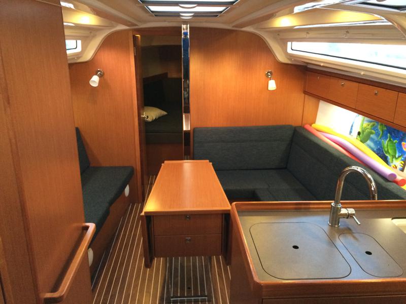 Book yachts online - sailboat - Bavaria Cruiser 37 - Sea Hope - rent