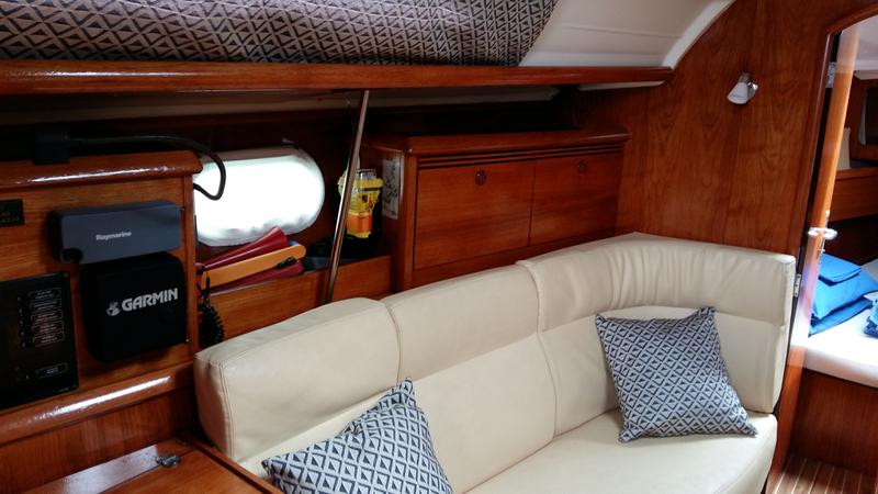 Book yachts online - sailboat - Jeanneau Sun Odyssey 35 - Mastef - rent