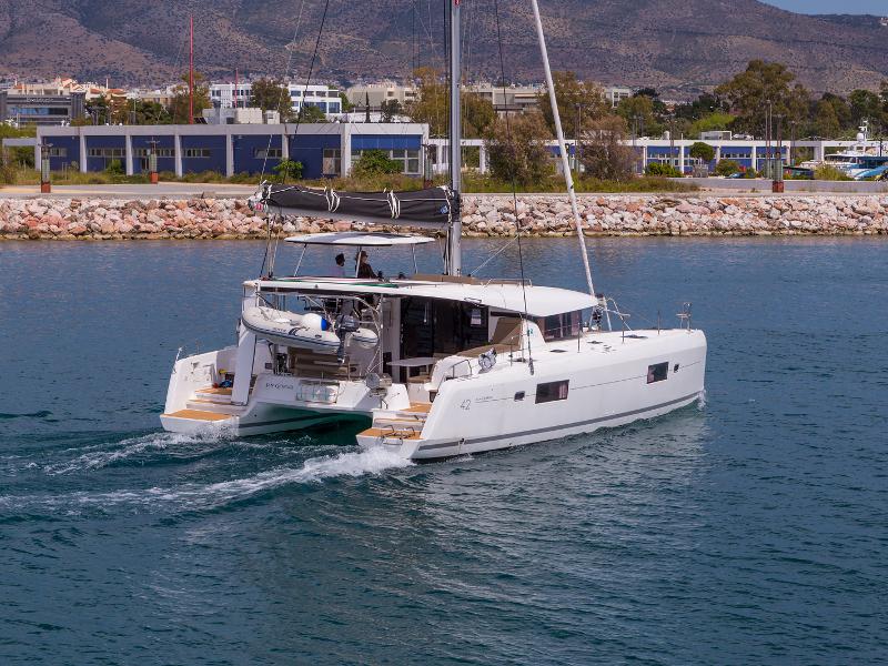 Book yachts online - catamaran - Lagoon 42 - San Giorgio - rent