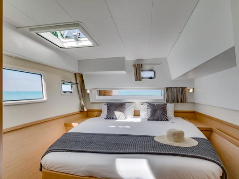 Book yachts online - catamaran - Lagoon 42 - Aria - rent
