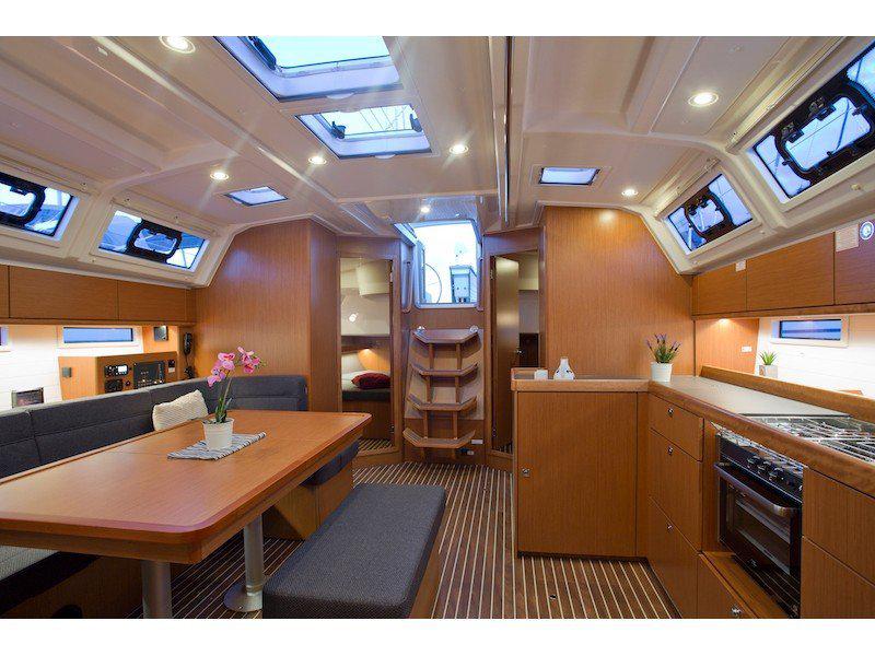 Book yachts online - sailboat - Bavaria Cruiser 46 - Monella - rent