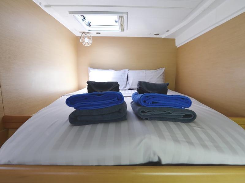 Book yachts online - catamaran - Lagoon 421 - Miss Coco - rent