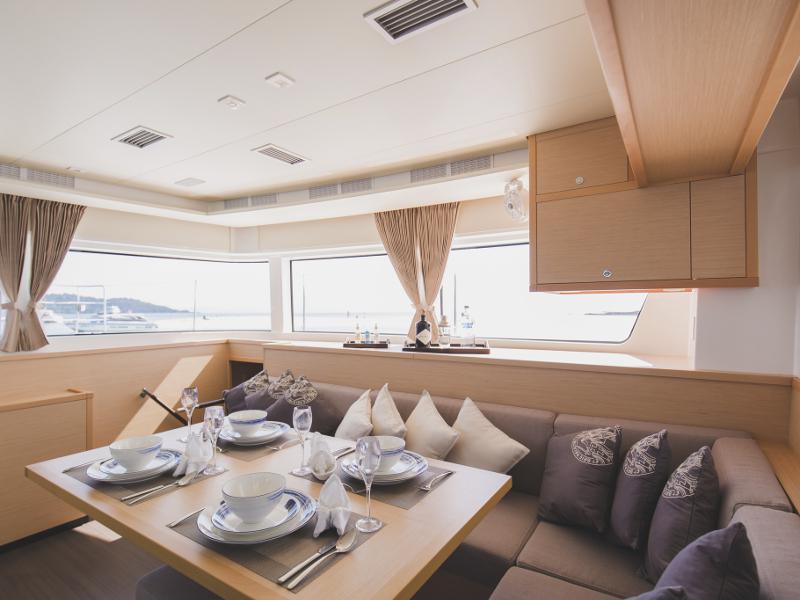 Book yachts online - catamaran - Lagoon 52F - Blue Moon - rent